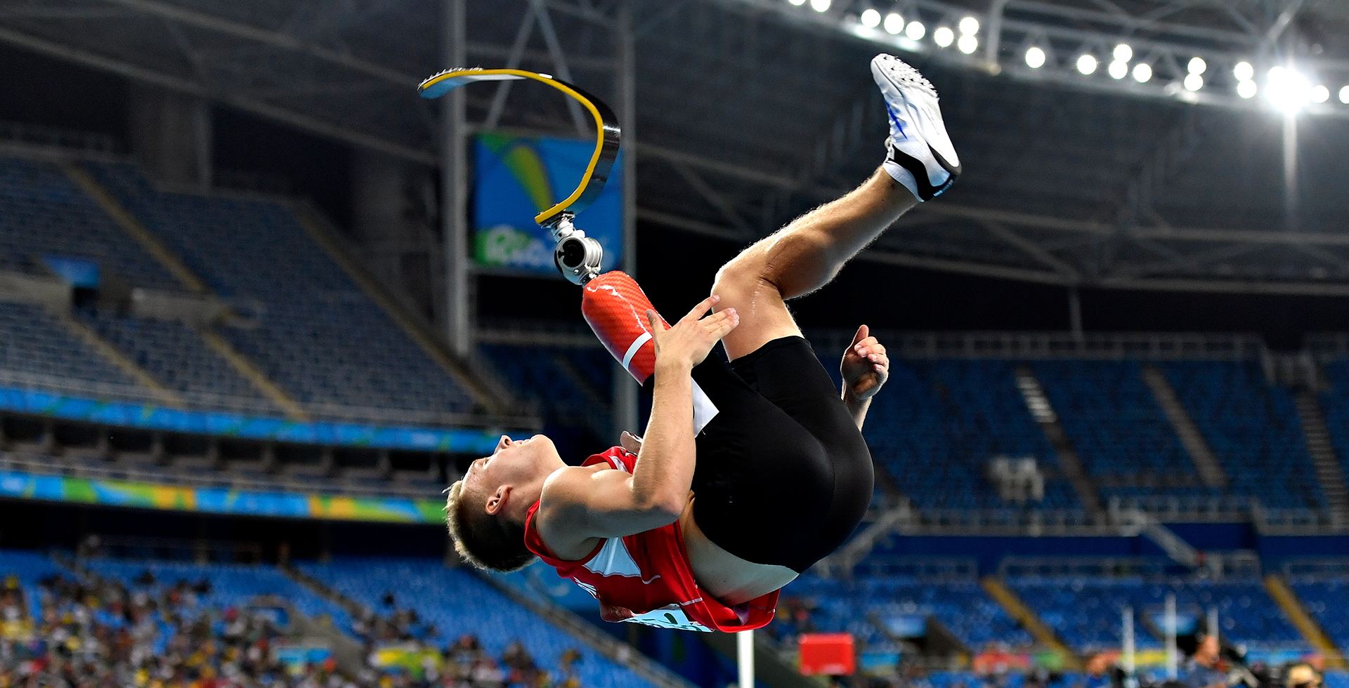 而是靠自身 而是靠自身